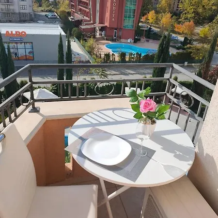 Апартаменты Afrodita , 4 Floor, Pool View Солнечный берег